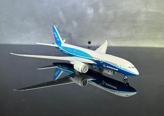 1:400 Boeing Corporation B787-8 Dreamliner  Hogen Wings