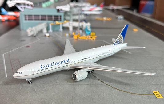 1:400 Continental Airlines B777-200ER Phoenix Models