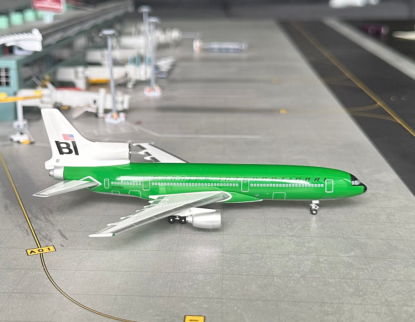 1:400 Braniff International Lockheed L-1011 Tristar Dark Green* Jet X