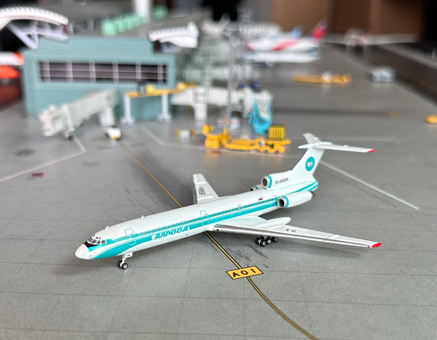 1:400 Alrosa TU-154M Phoenix Models