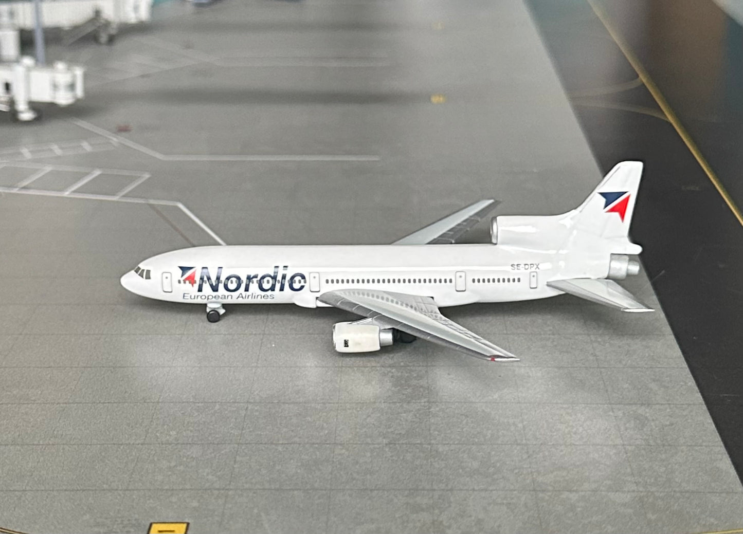 1:500 Nordic European Airlines Lockheed L-1011 Tristar Herpa Wings