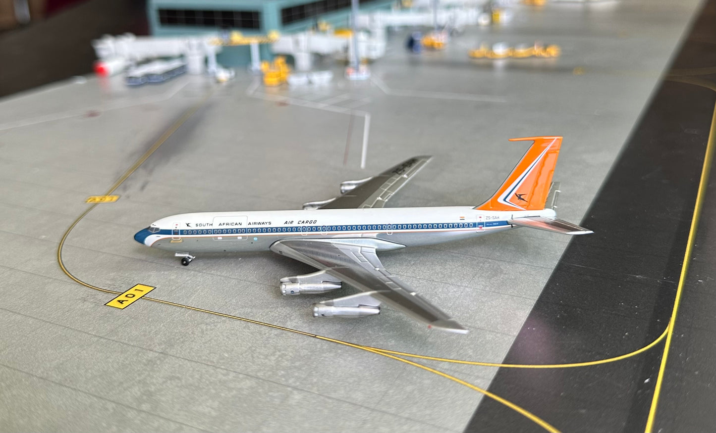 1:400 South African Airways Air Cargo B707-320B ZS-SAH AeroClassics