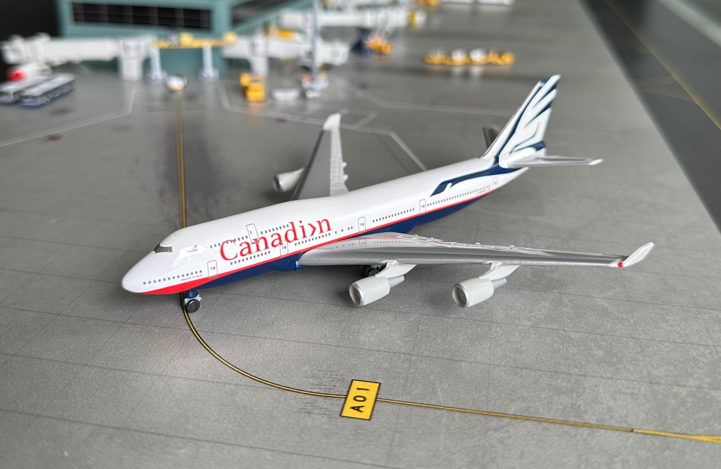 1:500 Canadian Airlines B747-400 Herpa Wings