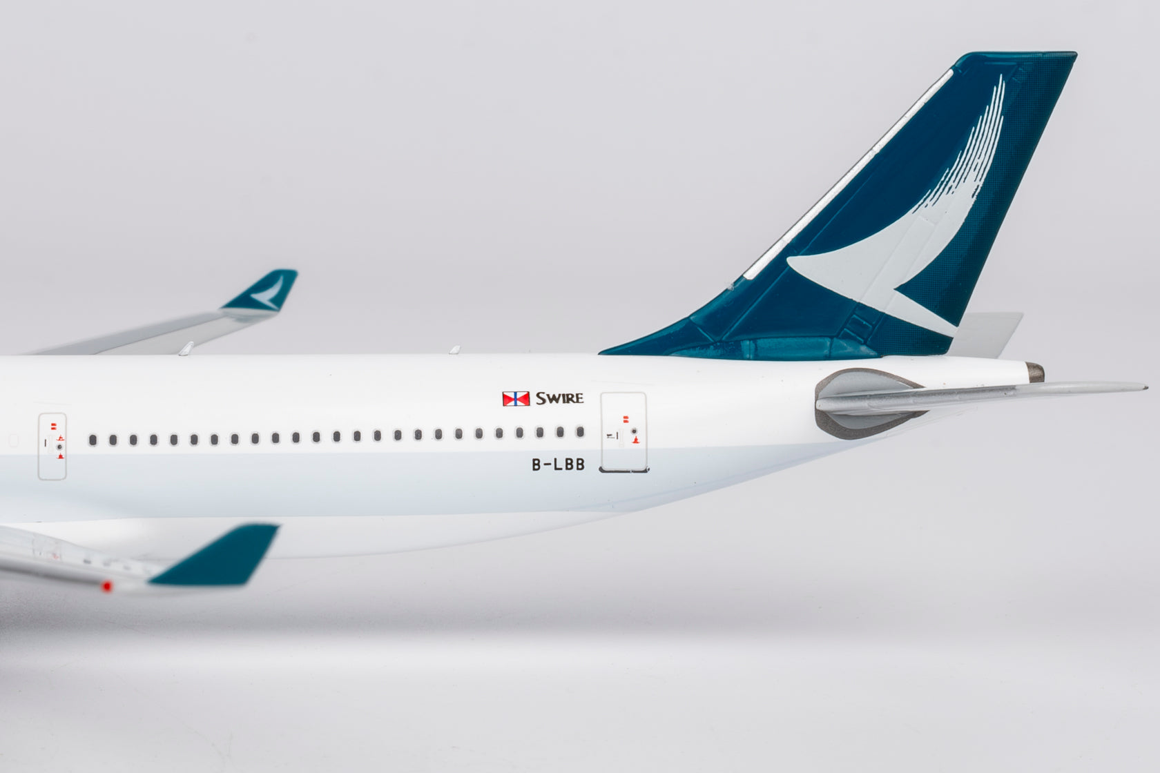 CATHAY PACIFIC A330-300 B-LBB NG スタンド付き 1:400 Cathay Pacific A330-300 B-LBB NG Models Ultimate Collection
