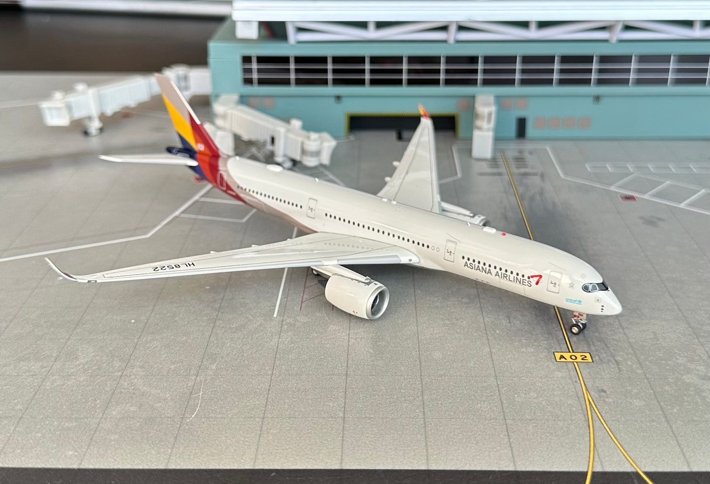 1:400 Asiana Airlines Airbus A350-941 detachable gear Aviation 400