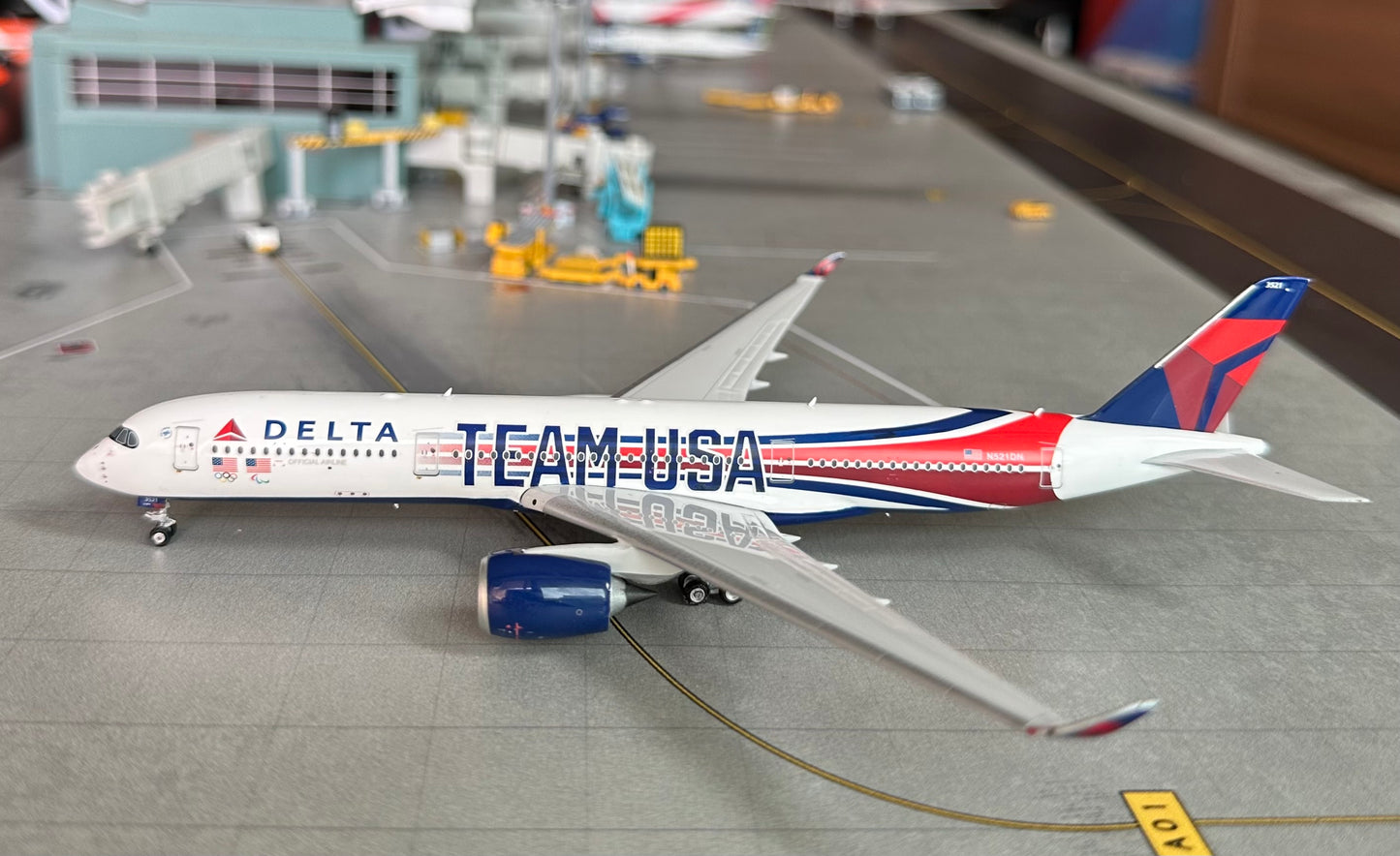 1:400 Delta Air Lines A350-900 "Team USA" Phoenix Models