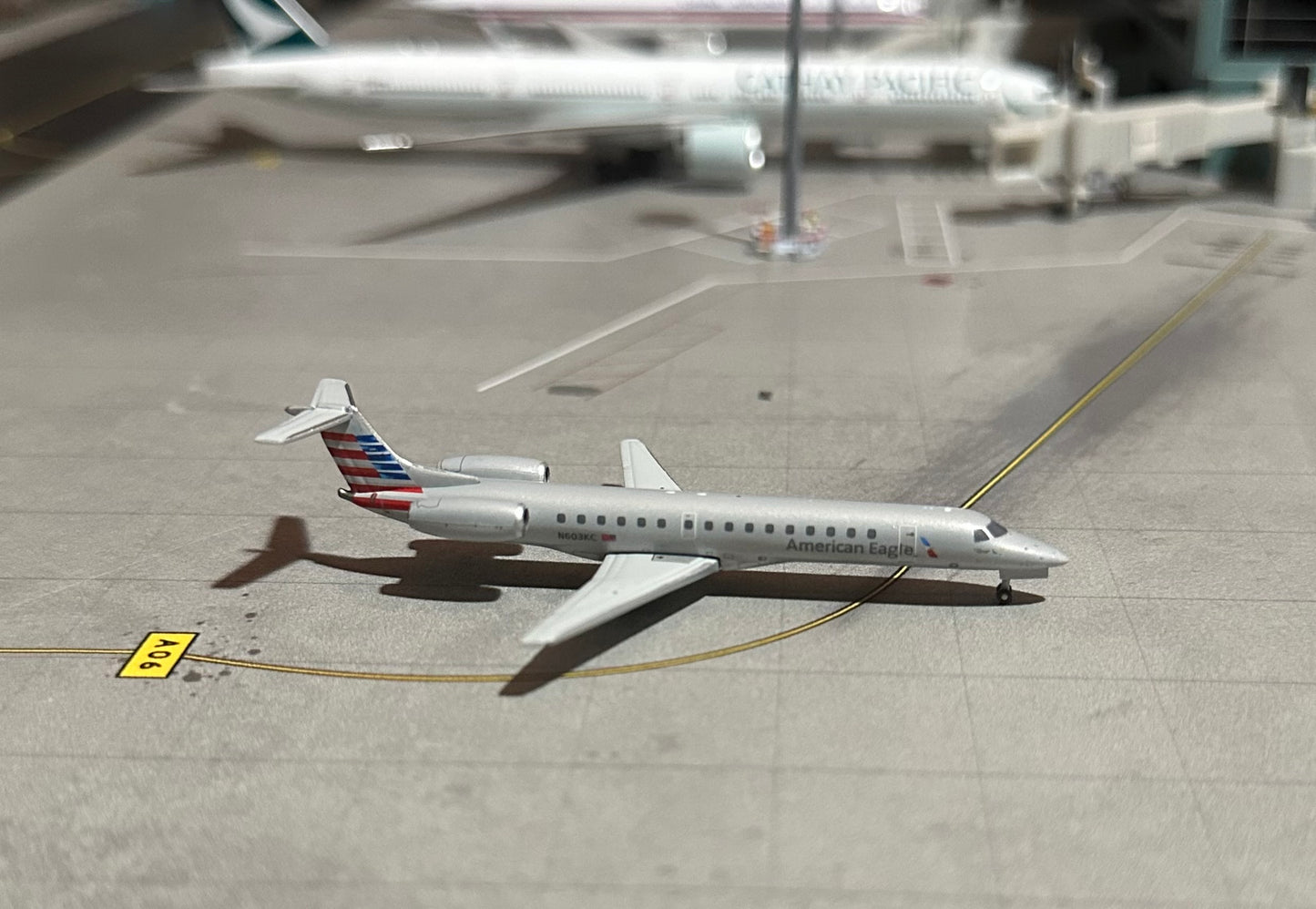 1:400 American Eagle Embraer ERJ-145 Gemini Jets