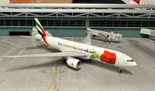 1:400 Emirates Sky Cargo B777-200F "With Love" Gemini Jets