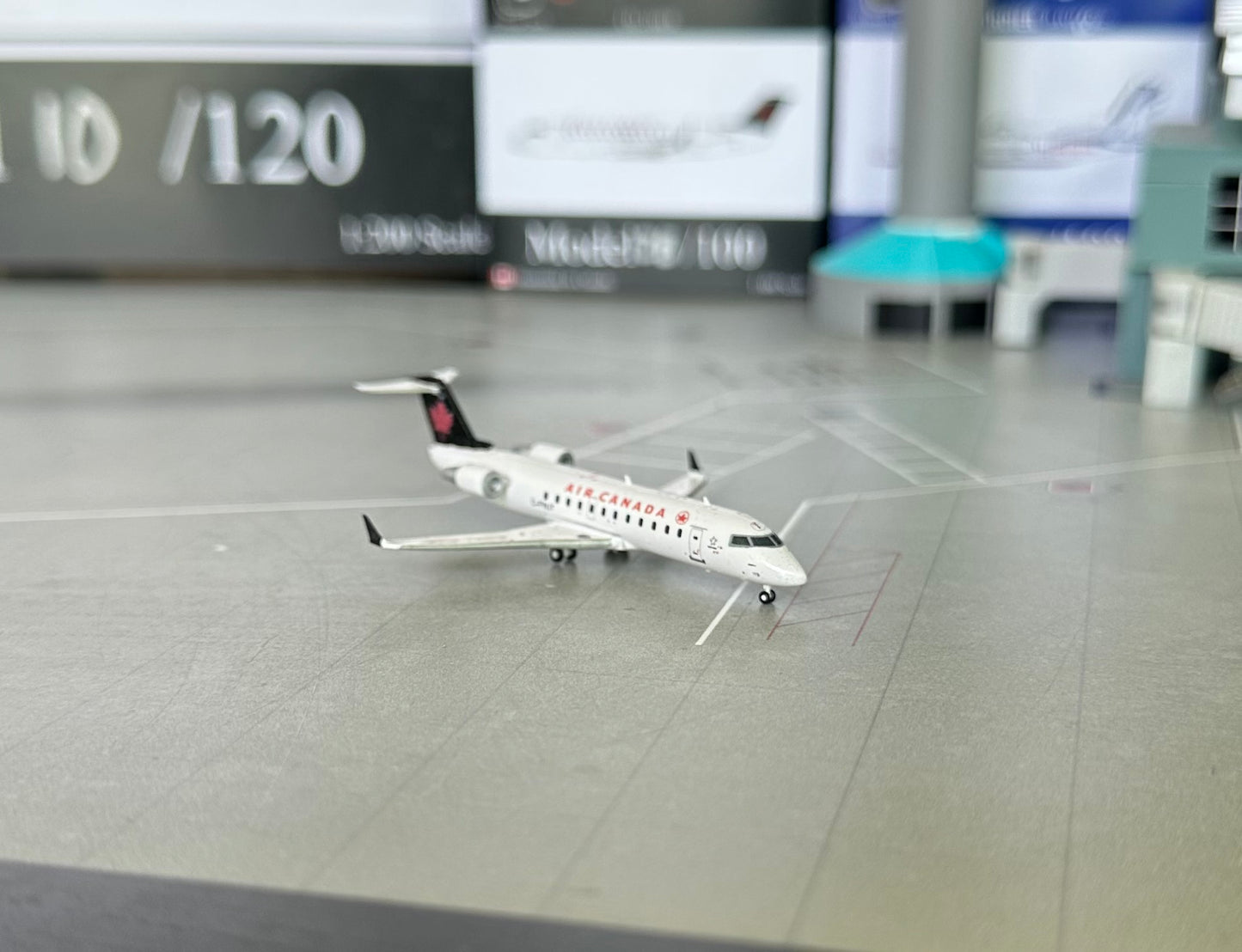 1:400 Air Canada CRJ-200 (2000s colours) C-FWJT 3D Design Deck