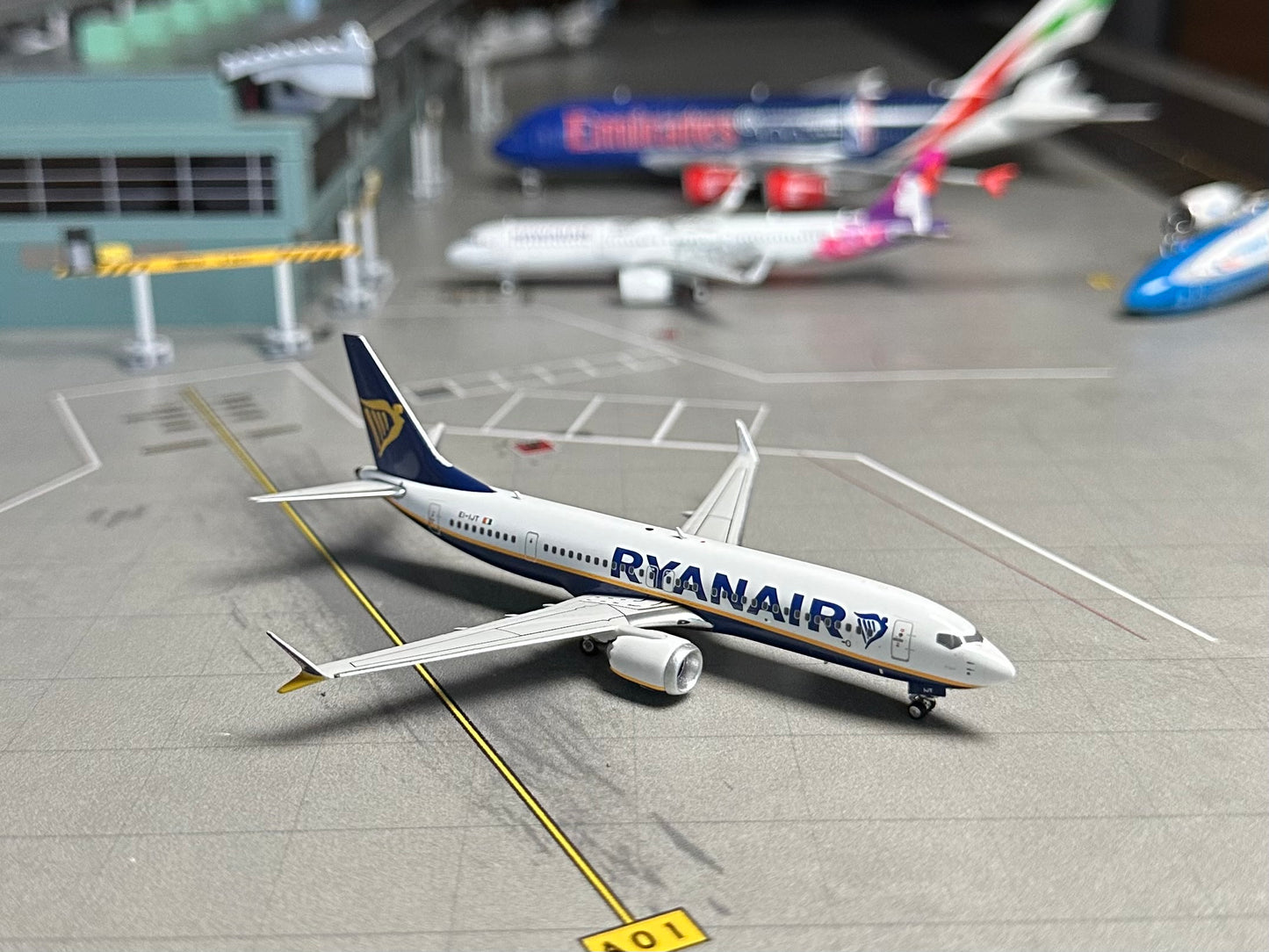 1:400 Ryanair B737 Max 8 Phoenix Models