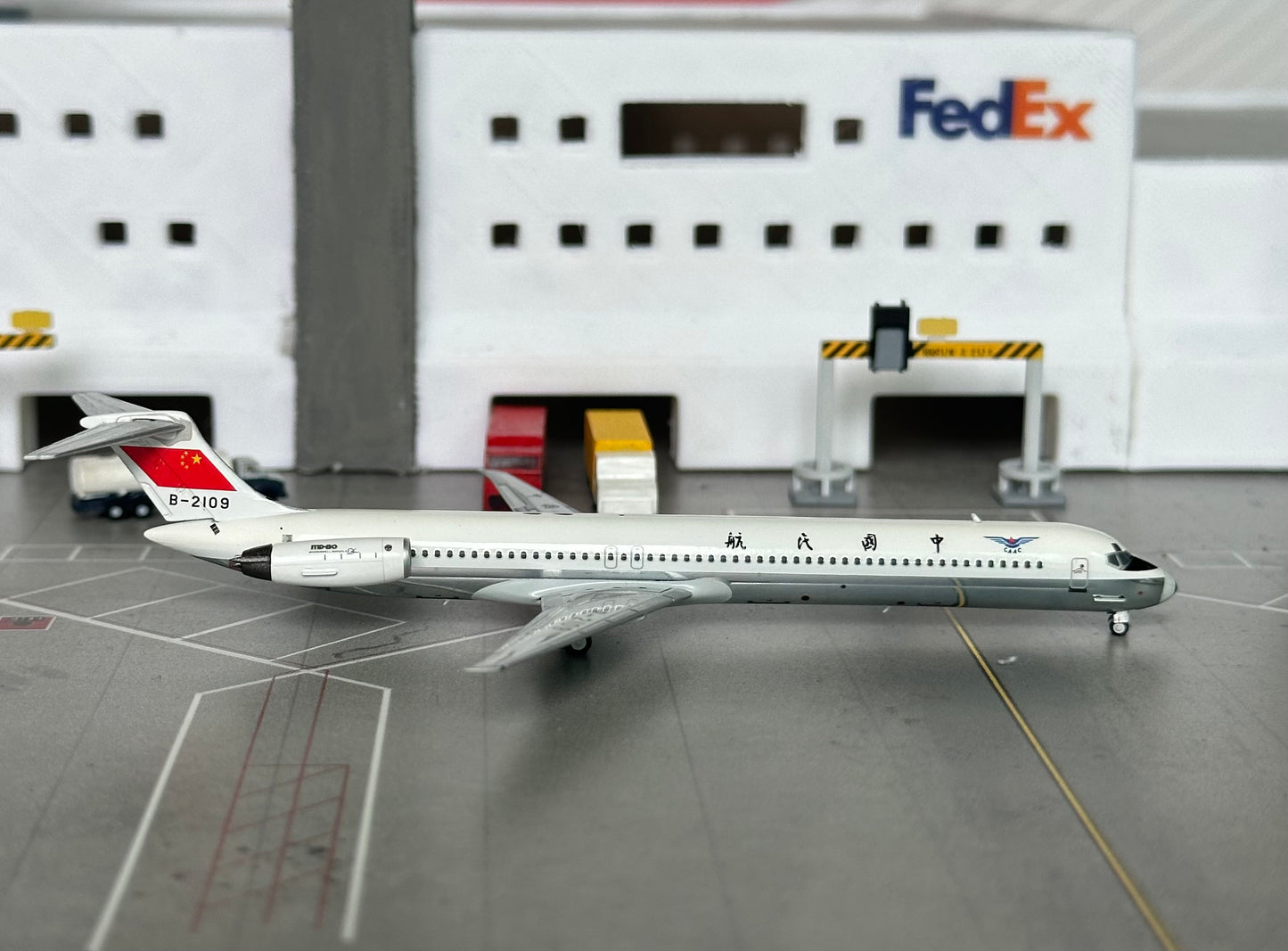 1:400 CAAC MD-82 B-2109 (No cheatline & Polished Belly NG Models