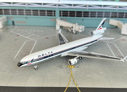 1:400 Delta Air Lines MD-11 Pandamodel