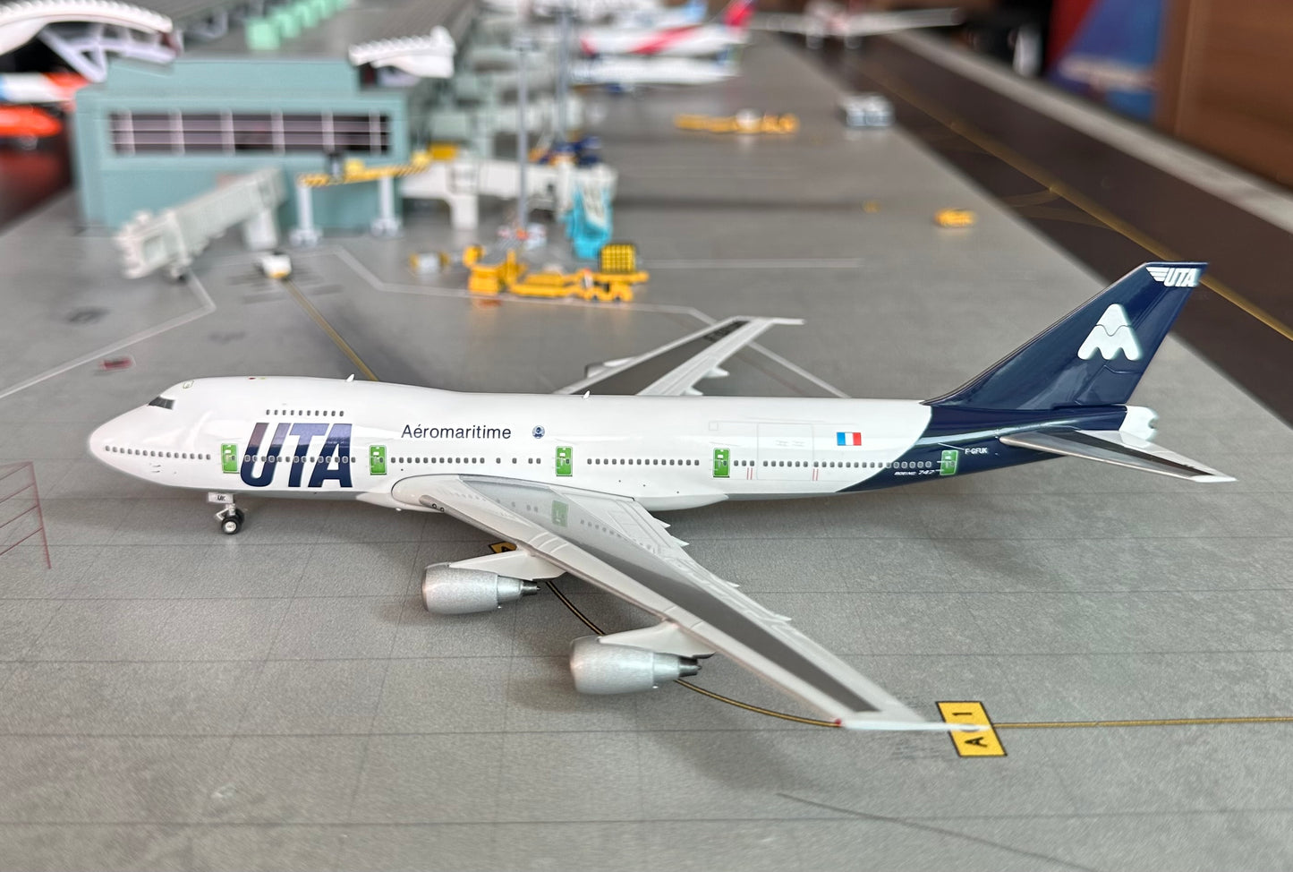 1:400 UTA B747-200 Phoenix Models