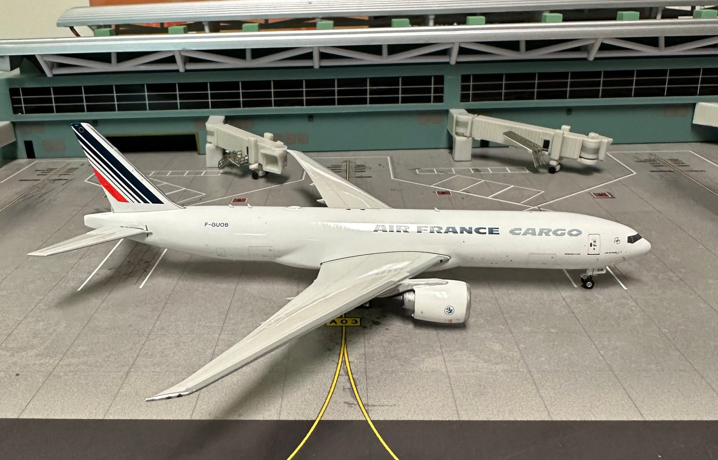 1:400 Air France B777-300F Phoenix Models