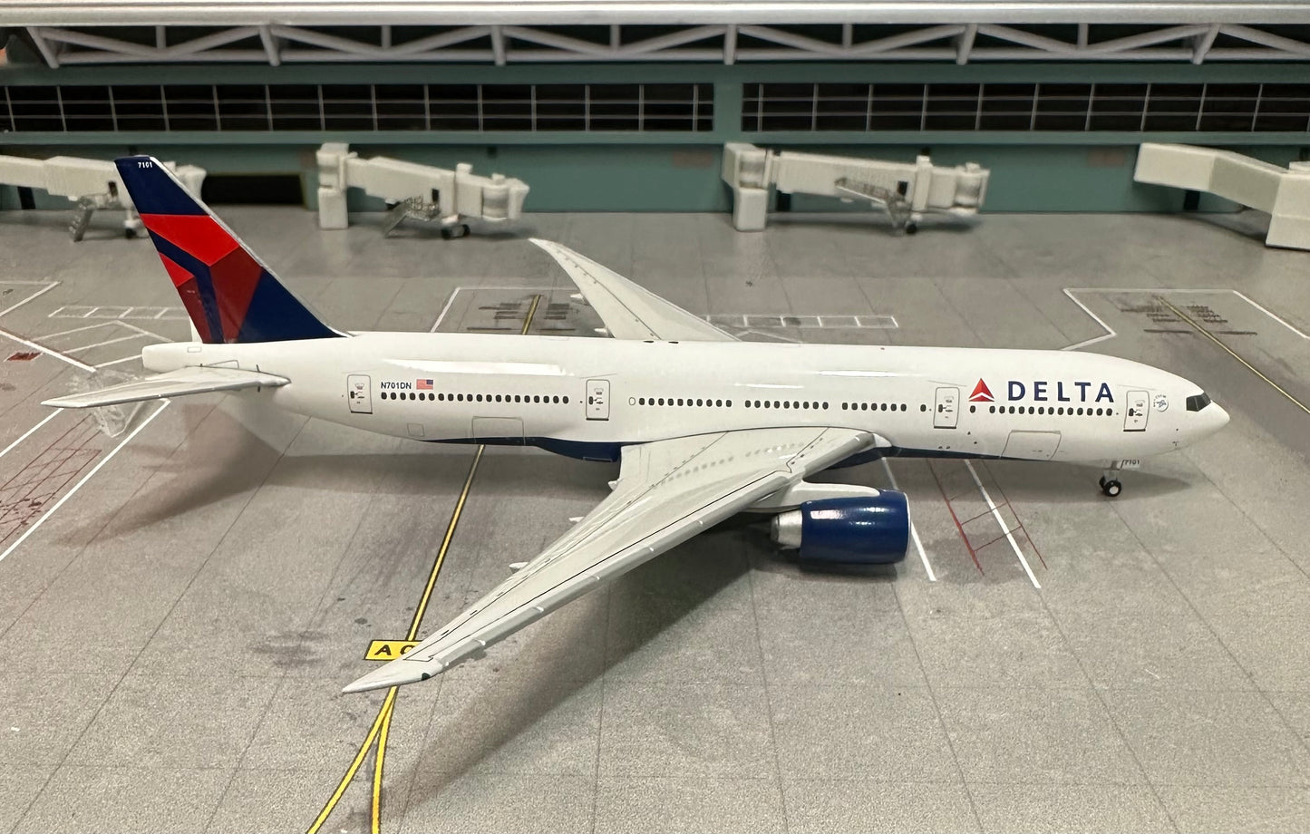 1:400 Delta Air Lines B777-200LR 2007 Release Gemini Jets