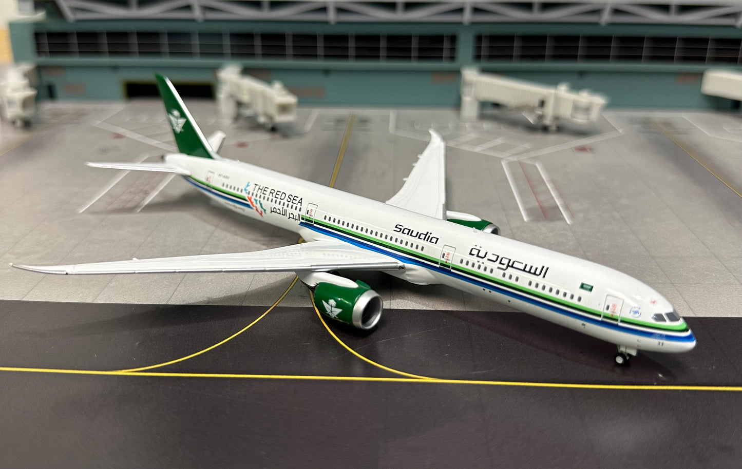 1:400 Saudi Arabian Airlines 787-10 Dreamliner "Red Sea" NG Models