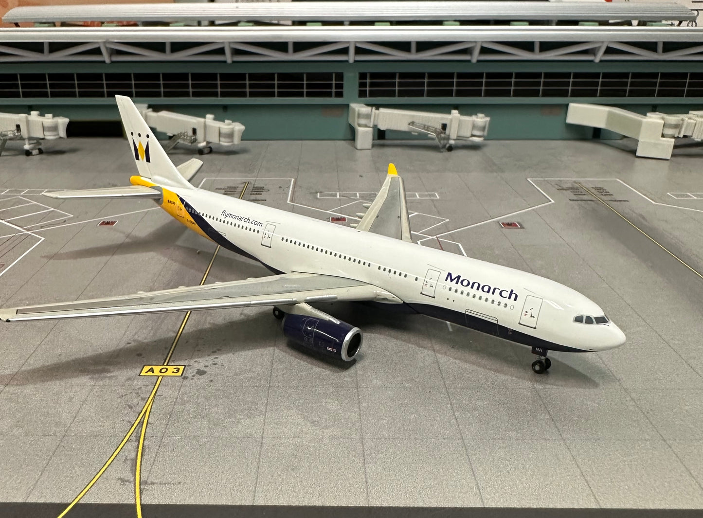 1:400 Monarch A330-200 Gemini Jets