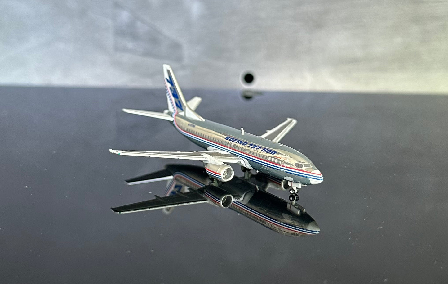 1:400 Boeing House Colors B737-500 JC Wings