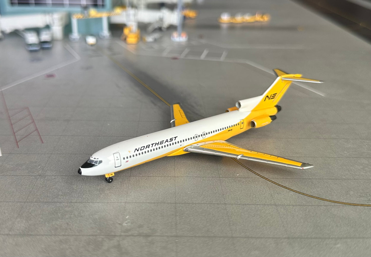 1:400 Northeast Airlines B727-200 N1646 Yellowbirds