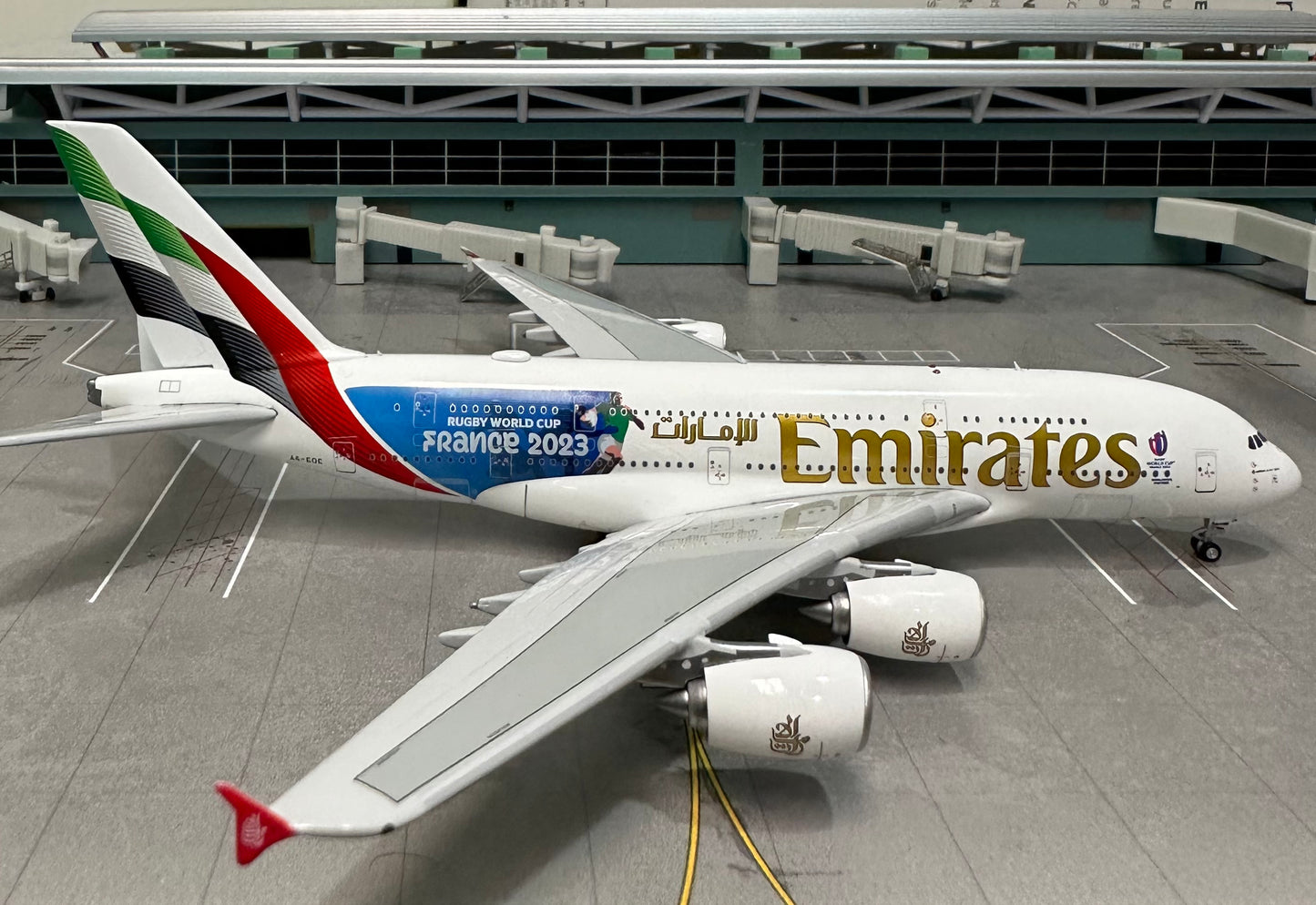 1:400 Emirates A380-800 New magnetic detachable landing gear Aviation 400