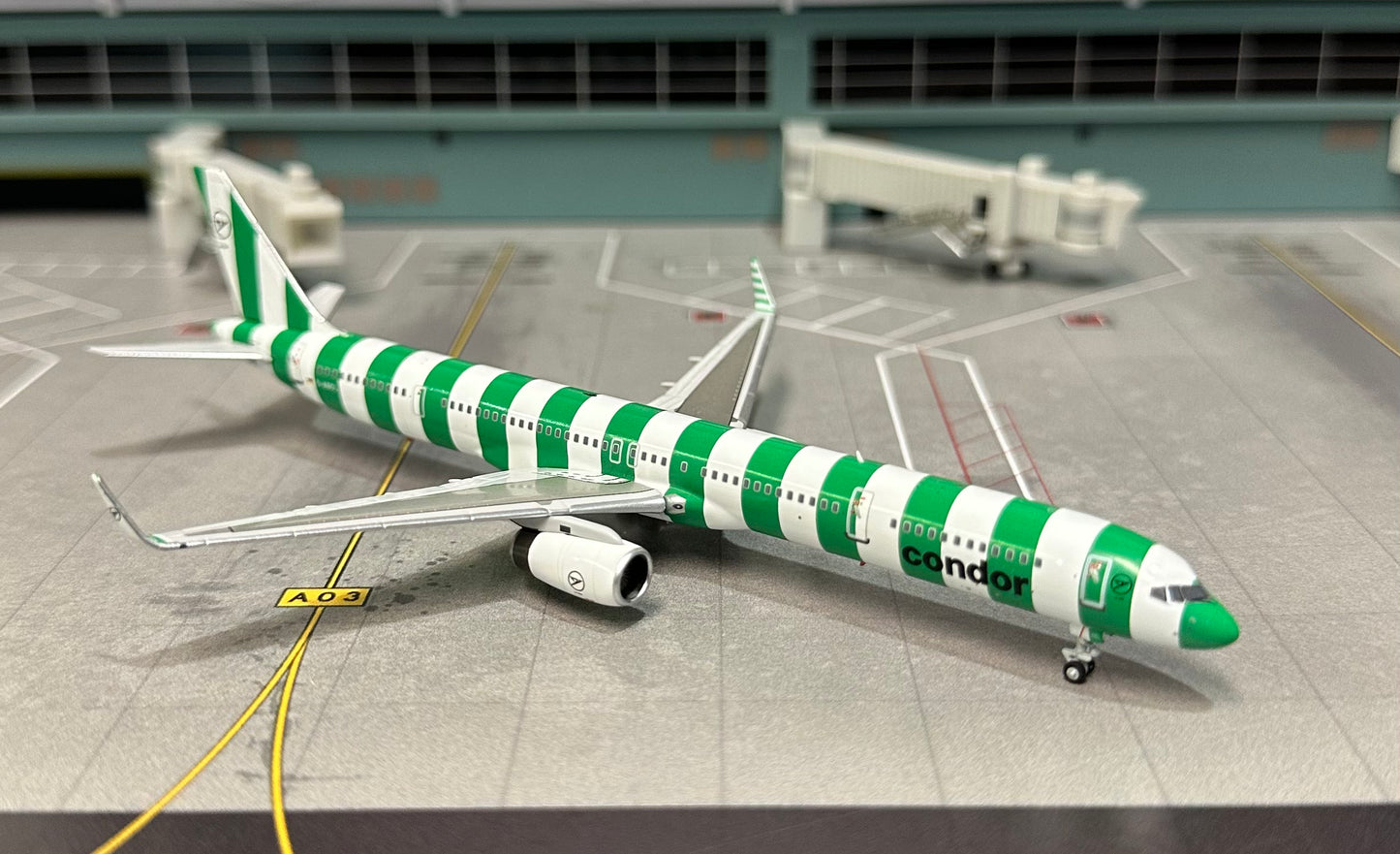 1:400 Condor 757-300 "Condor Island"  NG Models