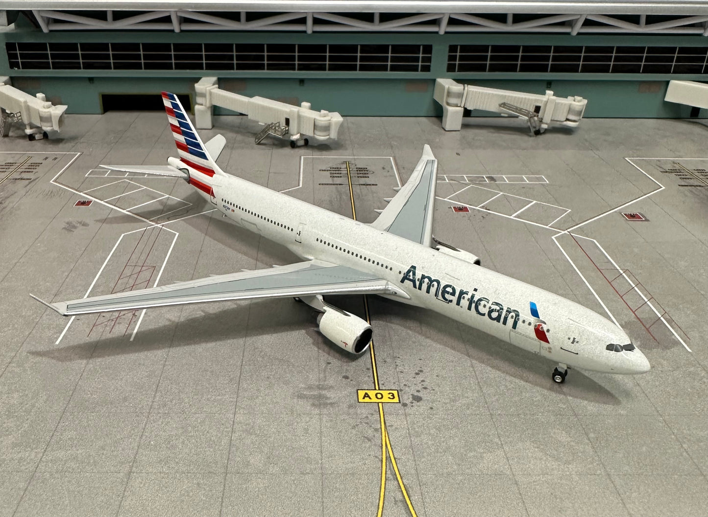 1:400 American Airlines A330-300 Aeroclassics