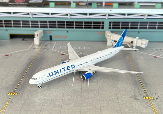 1:400 United Airline B767-400ER N66056 Pandamodel