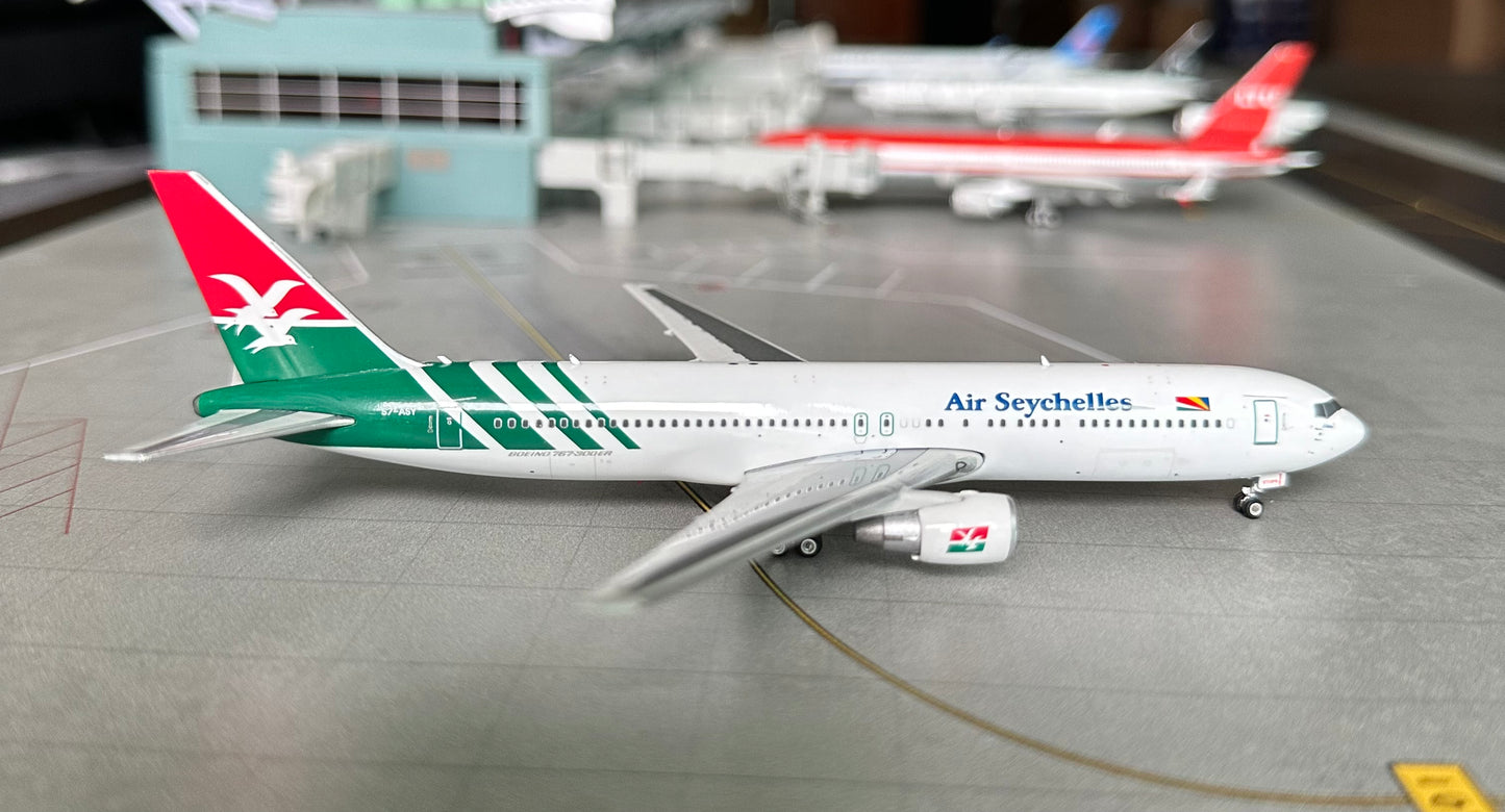 1:400 Air Seychelles B767-300ER Phoenix Models