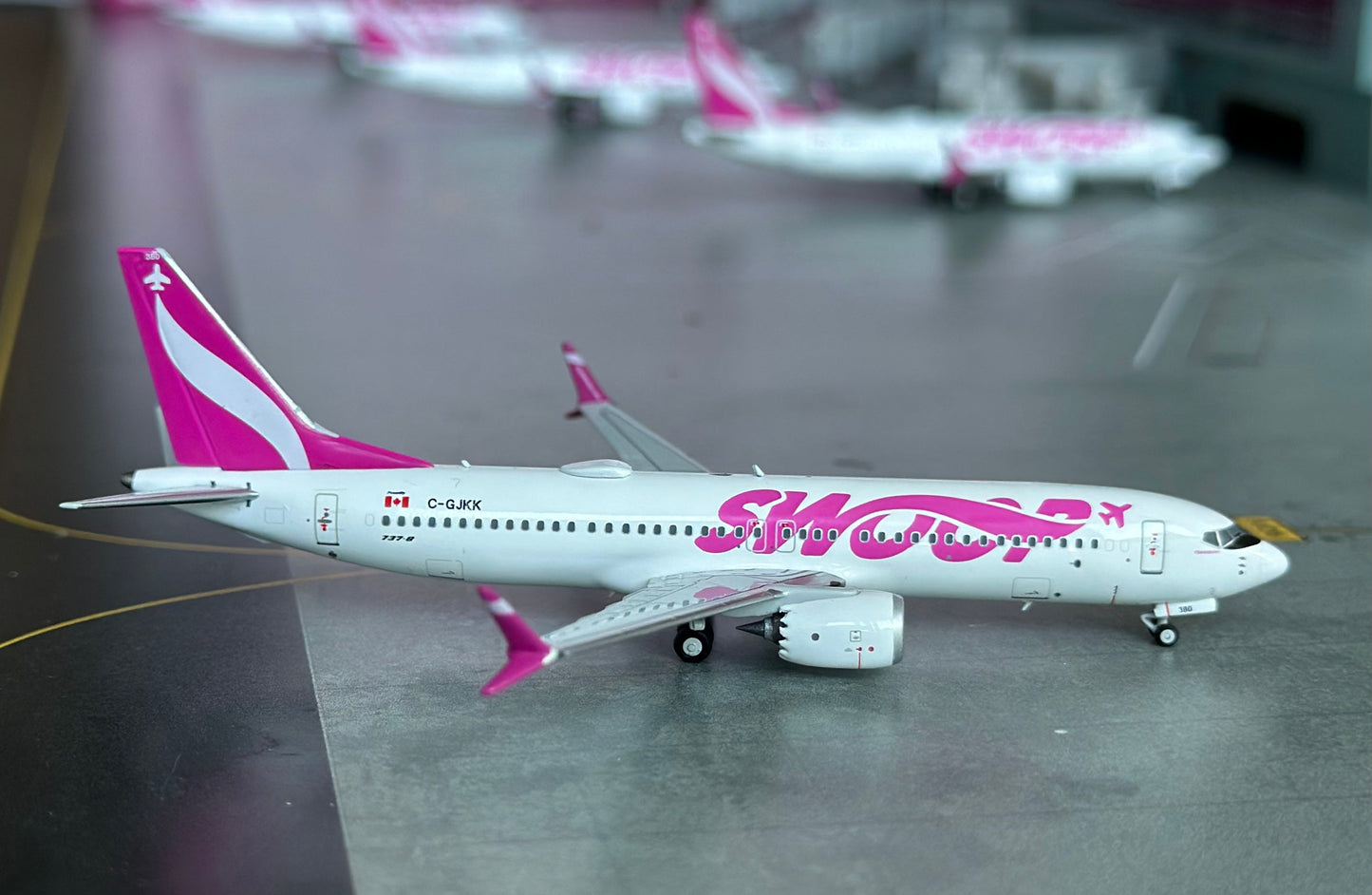 1:400 Swoop B737 Max8 HYJL Wings