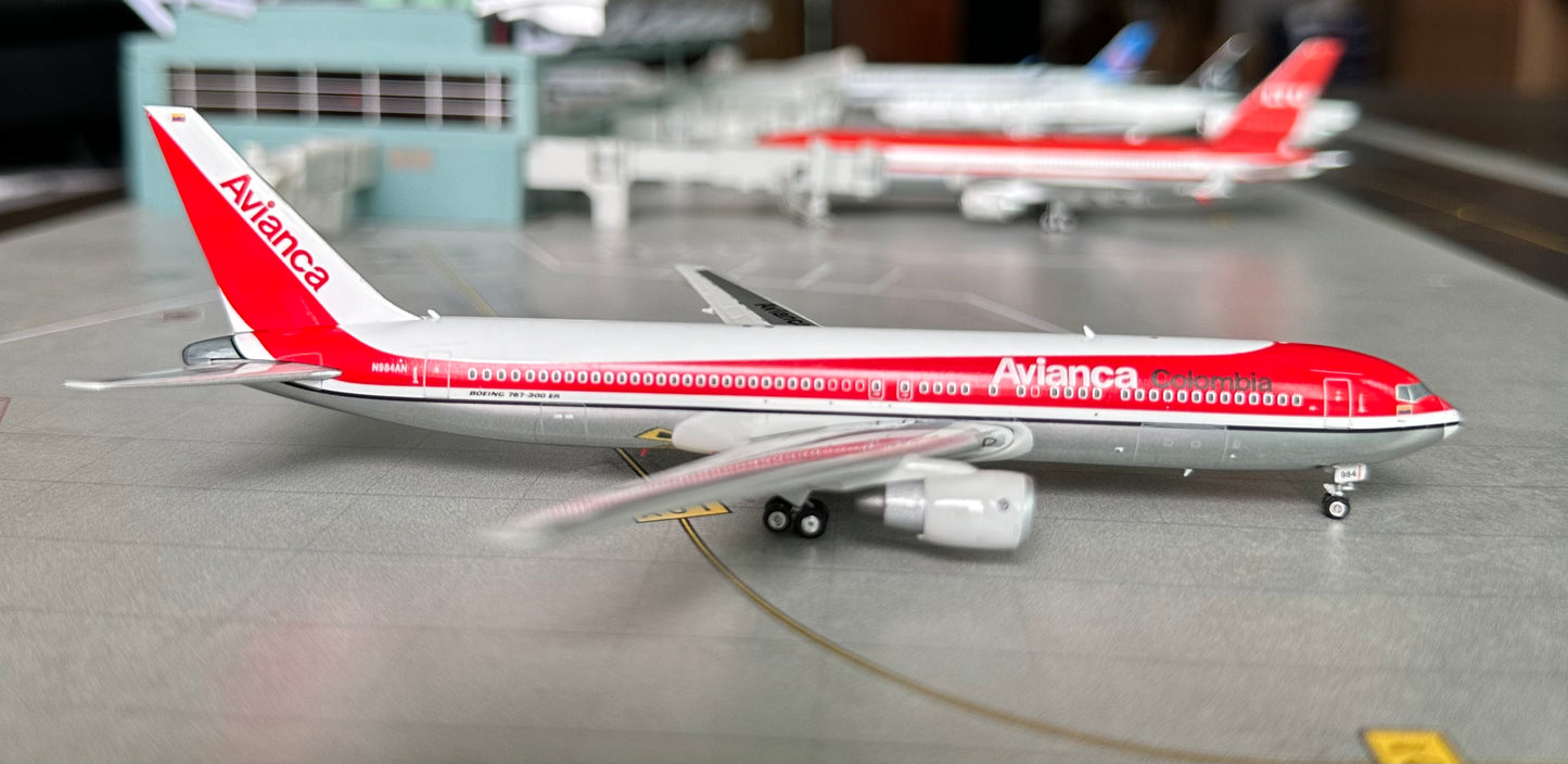 1:400 Avianca Colombia B767-300ER Phoenix Models