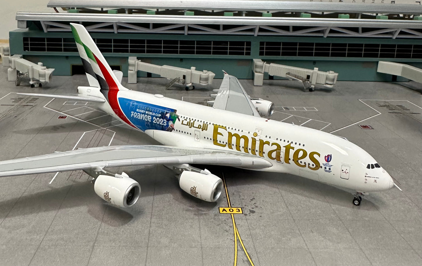 1:400 Emirates A380-800 New magnetic detachable landing gear Aviation 400