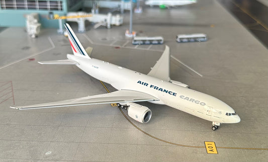 1:400 Air France B777-200F Phoenix Models