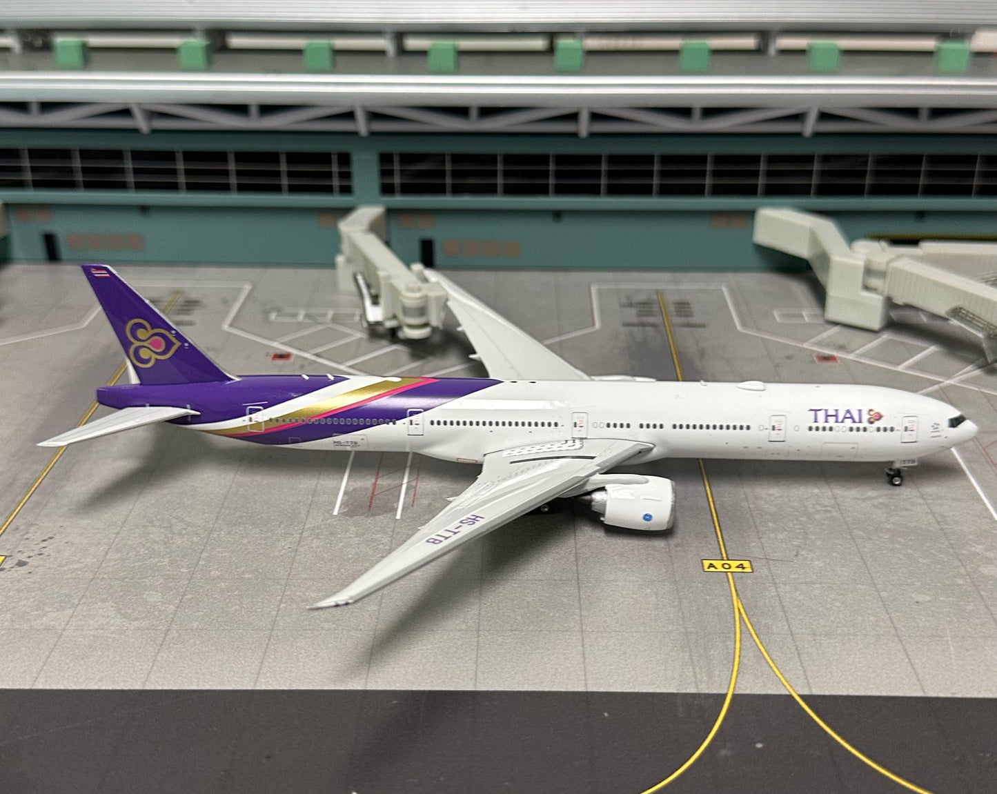 1:400 Thai Airways B777-300ER Phoenix Models