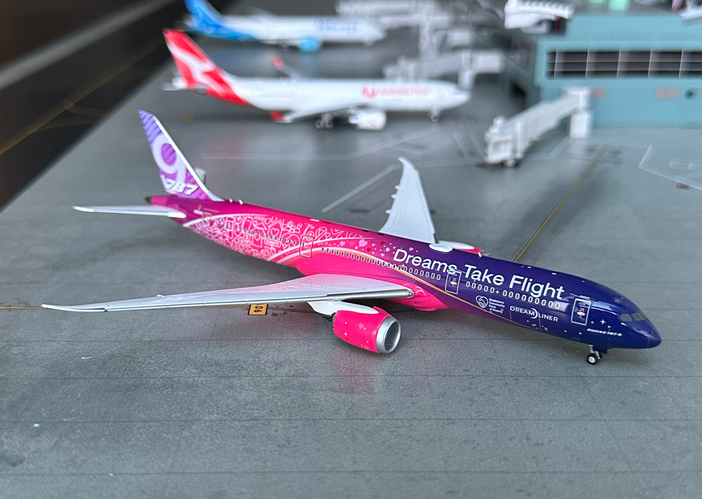 1:400 Boeing Corporation B787-9 Dreamliner "Dreams Take Flight" NG Models