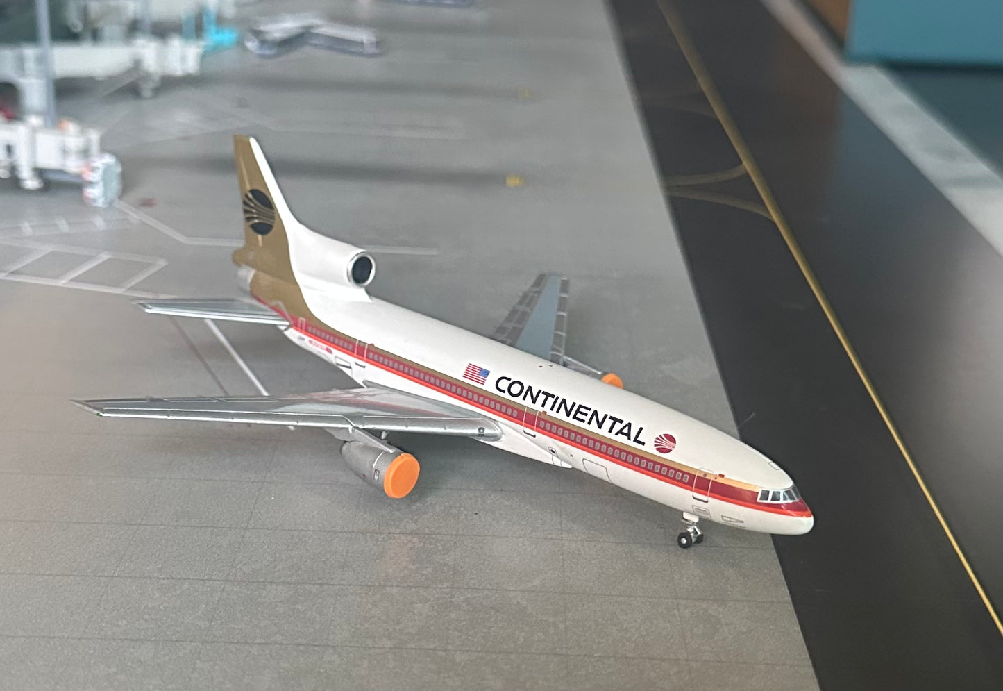 1:400 Continental Airlines Black Tail* Lockheed L-1011 Tristar BlueBox