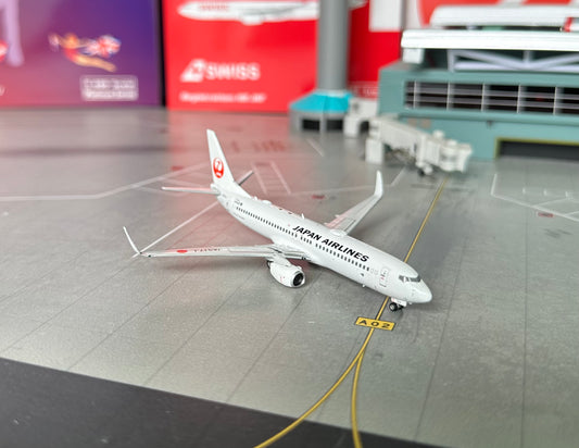 1:400 Japan Airlines B737-800 Phoenix Models