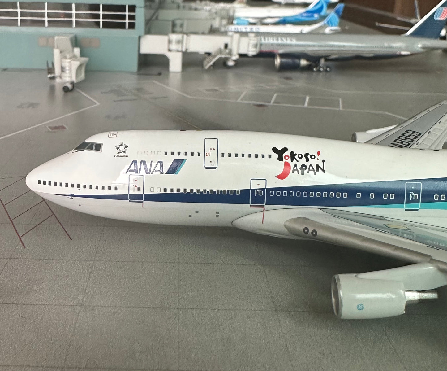 1:400 ANA All Nippon Airways B747-400 Big Bird NO BOX Broken Front gear