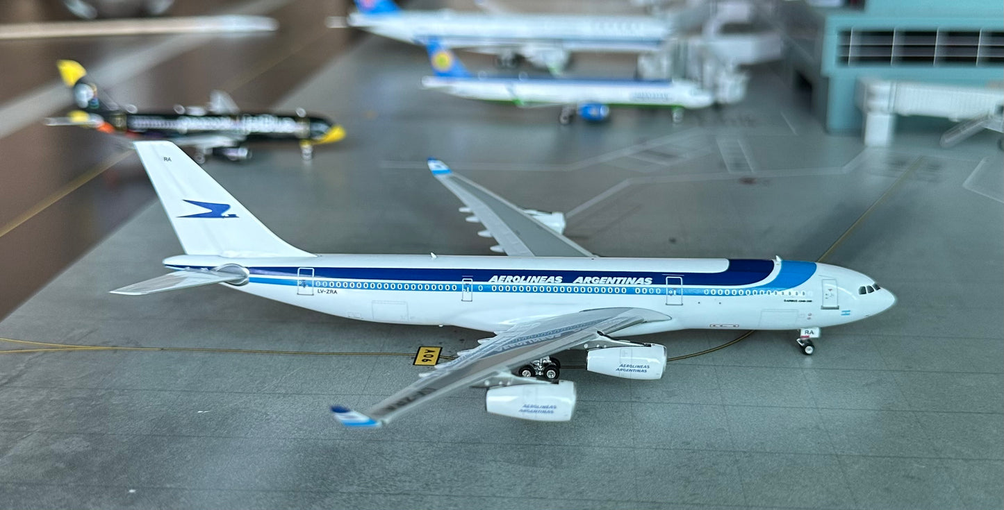 1:400 Aerolineas Argentinas A340-300 Phoenix Models