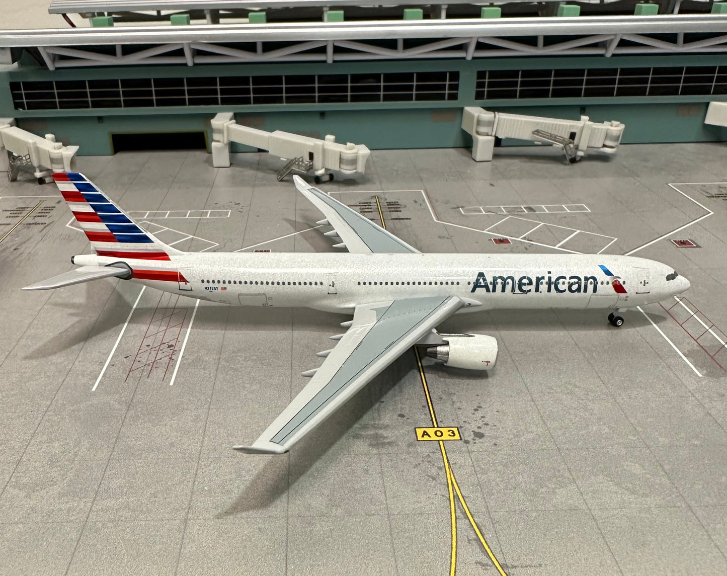 1:400 American Airlines A330-300 Aeroclassics