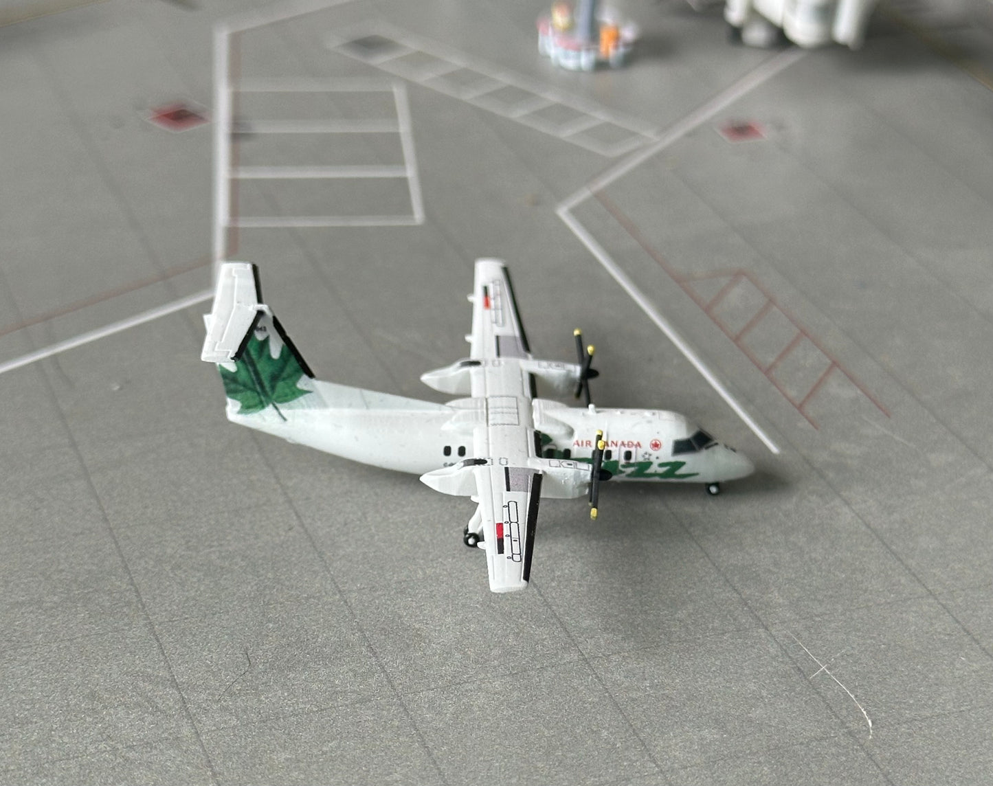 1:400 Air Canada Jazz Dash 8 Q100 Green 3D Design Deck