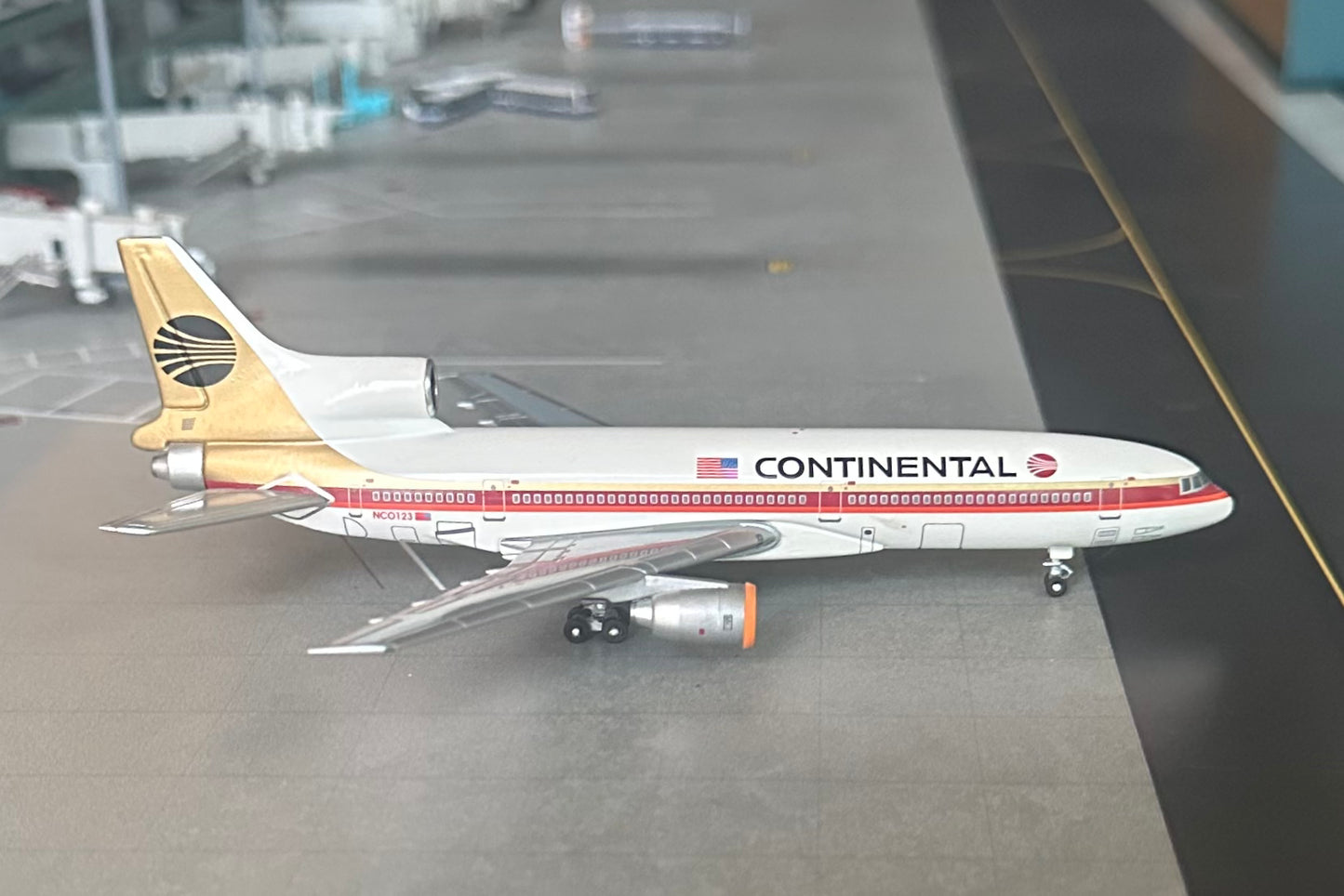 1:400 Continental Airlines Black Tail* Lockheed L-1011 Tristar BlueBox