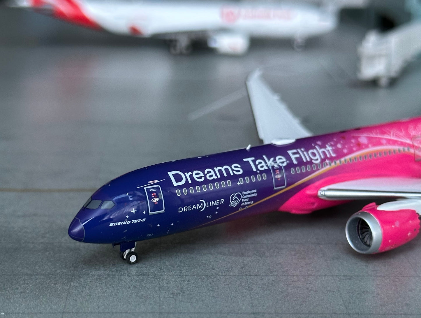 1:400 Boeing Corporation B787-9 Dreamliner "Dreams Take Flight" NG Models