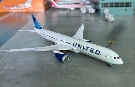 1:400 United Airlines B787-9 Dreamliner New magnetic detachable landing gear Aviation 400