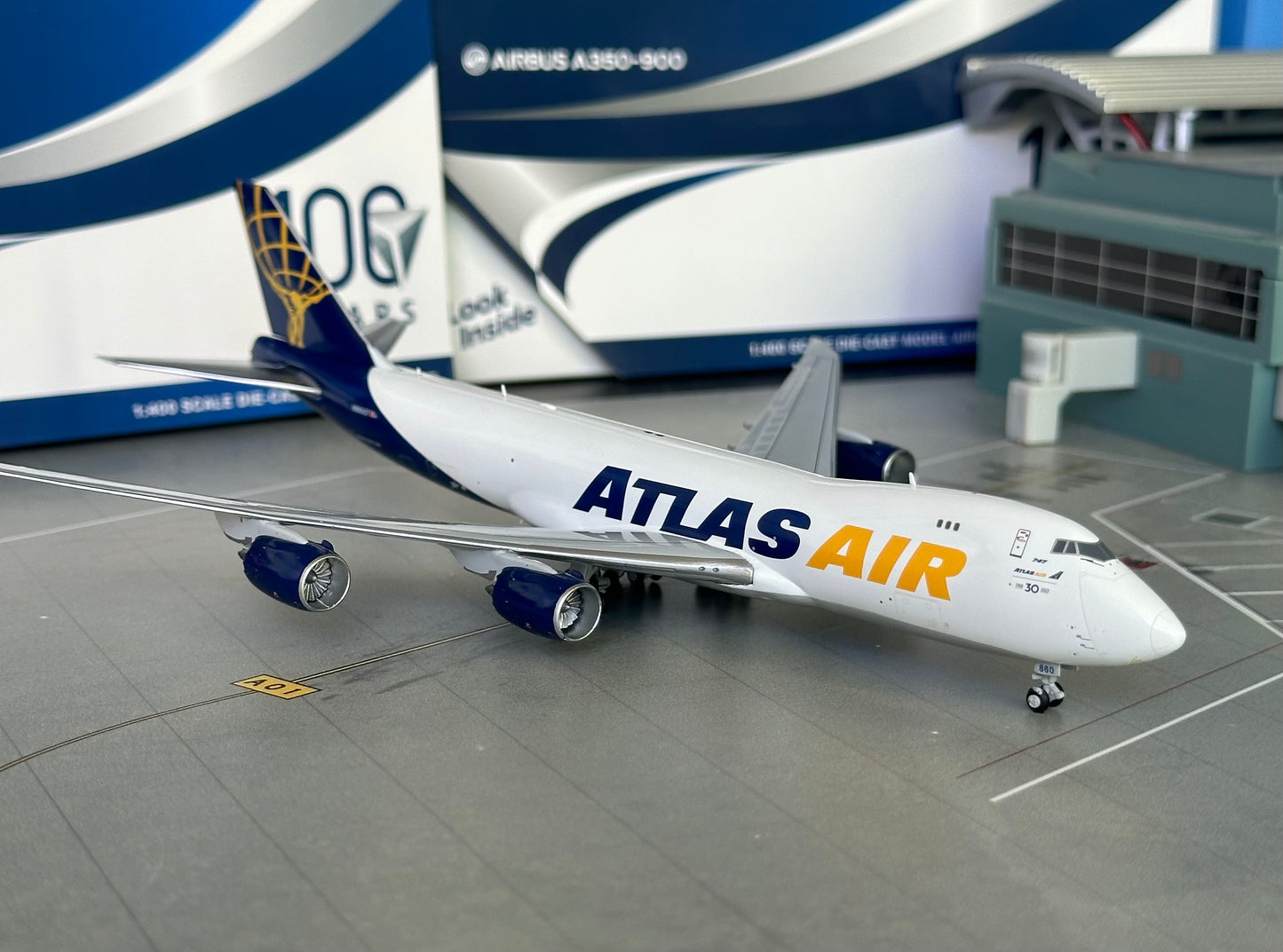 1:400 Atlas Air B747-8F “30” JC Wings