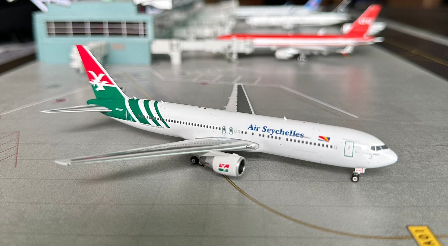 1:400 Air Seychelles B767-300ER Phoenix Models