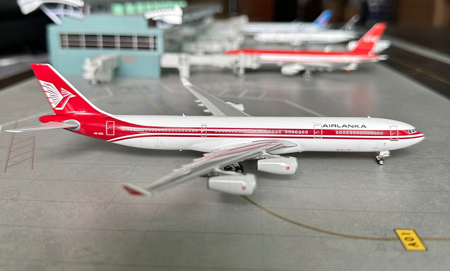 1:400 Air Lanka A340-300 Phoenix Models