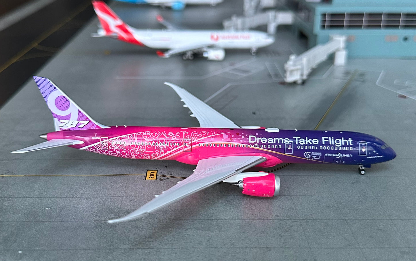 1:400 Boeing Corporation B787-9 Dreamliner "Dreams Take Flight" NG Models