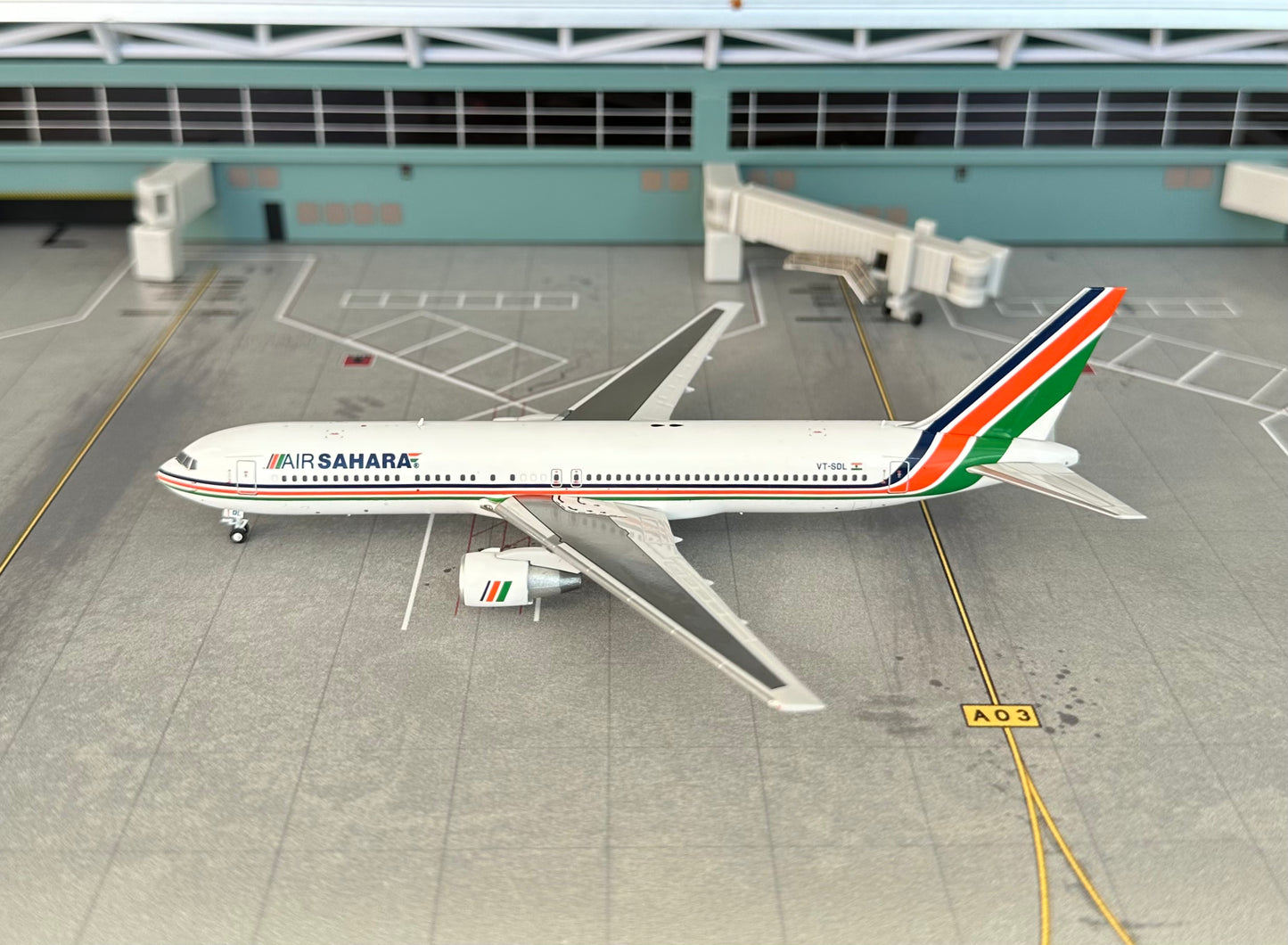 1:400 Air Sahara B767-300 VT-JETS Pandamodel