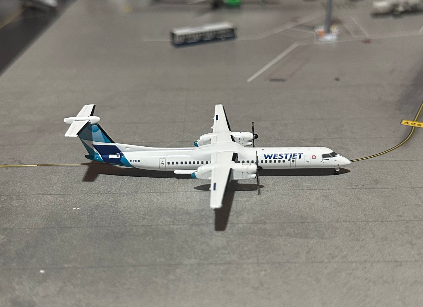 1:400 WestJet Dash 8 Q400 Gemini Jets