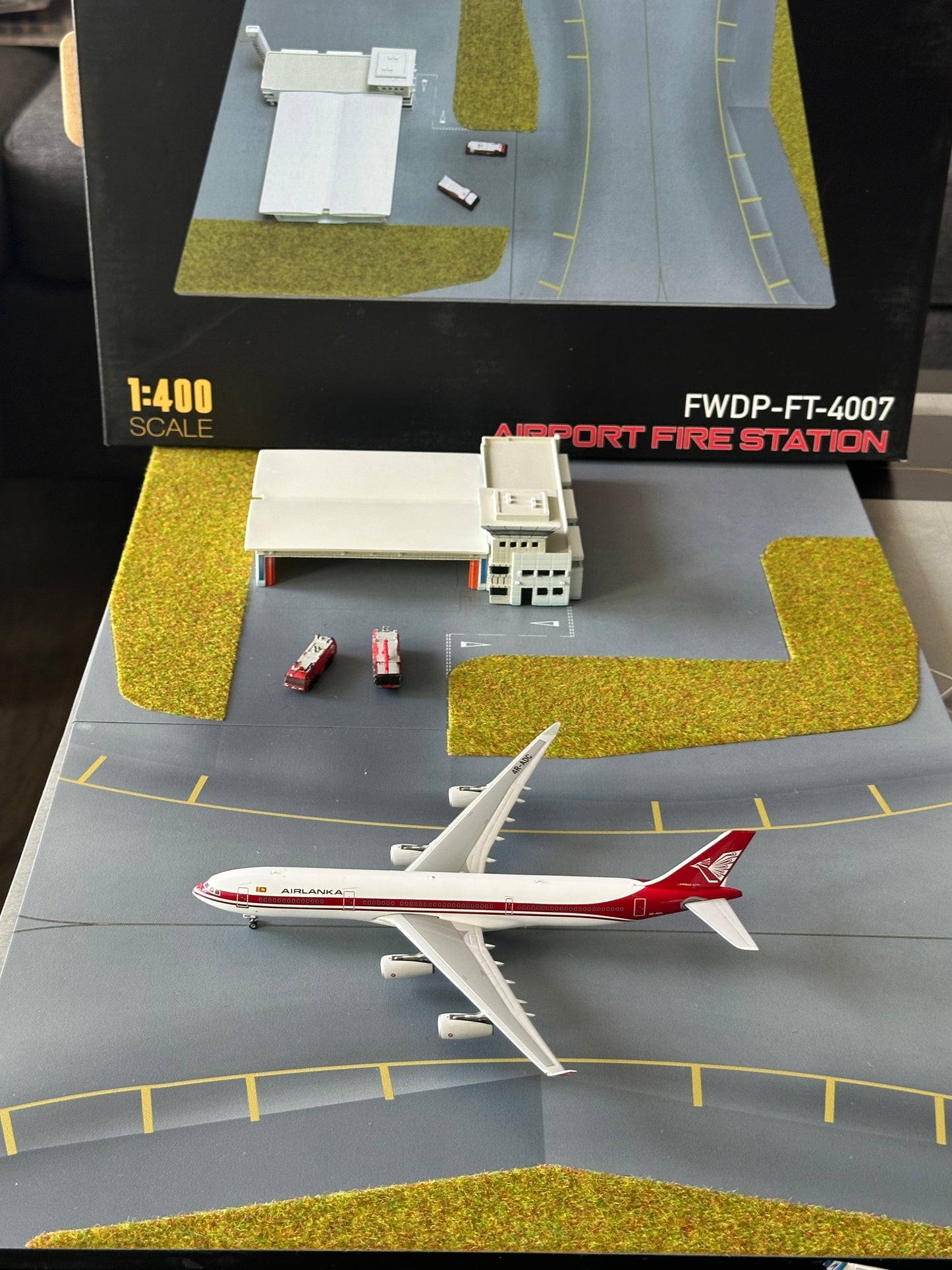 1:400 Airport Fire Station Set GSE Fantasy Wings